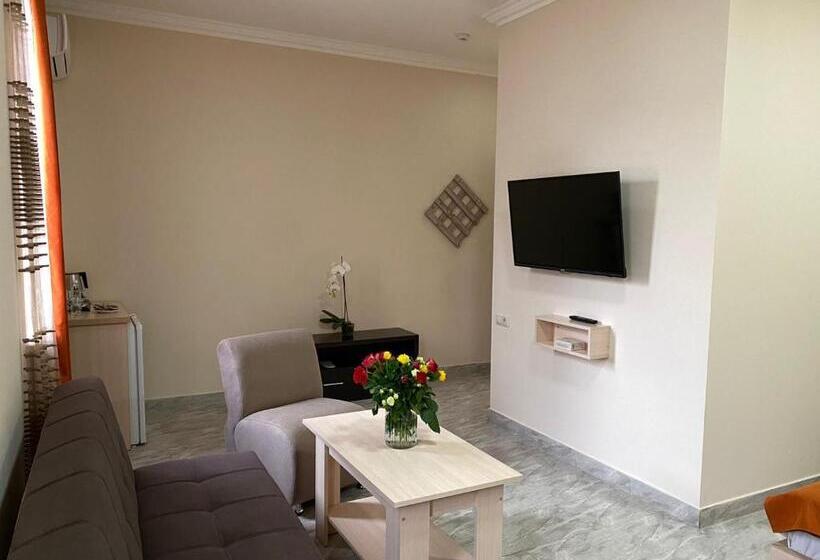 Superior Kamer, Alex