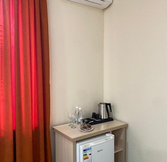 Superior Kamer, Alex