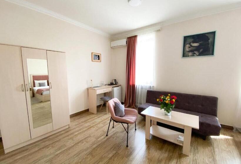 Superior Kamer, Alex