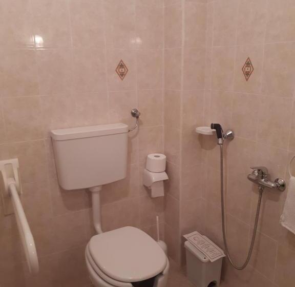 חדר סטנדרט מותאם לאדם עם מוגבלויות, Edelweiss