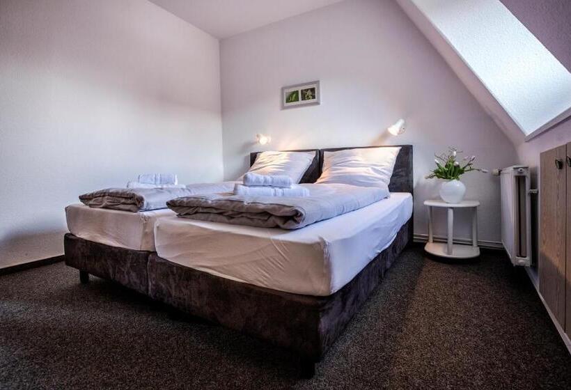 جناح, Mooi Hotel Garni