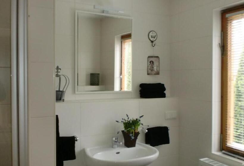 غرفة قياسية مزوَّدة بشُرفة, Auf Kleine Wiesen