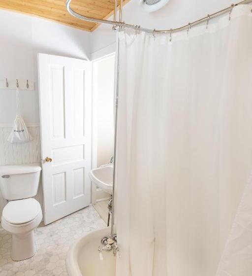 Номер Стандарт Совместная Ванная, Pine Cottage Bed & Breakfast