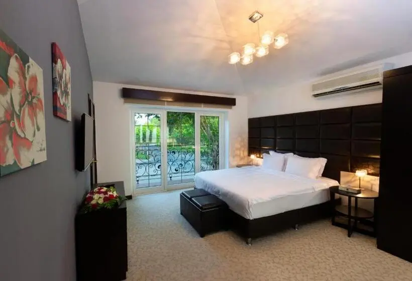 Deluxe Suite Sea View, Sunset Beach Resort Marina & Spa