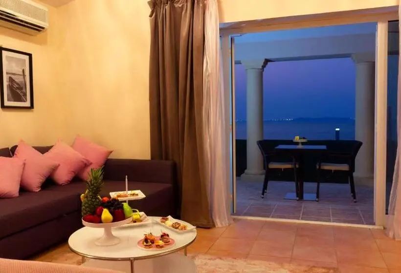 Deluxe Suite Sea View, Sunset Beach Resort Marina & Spa