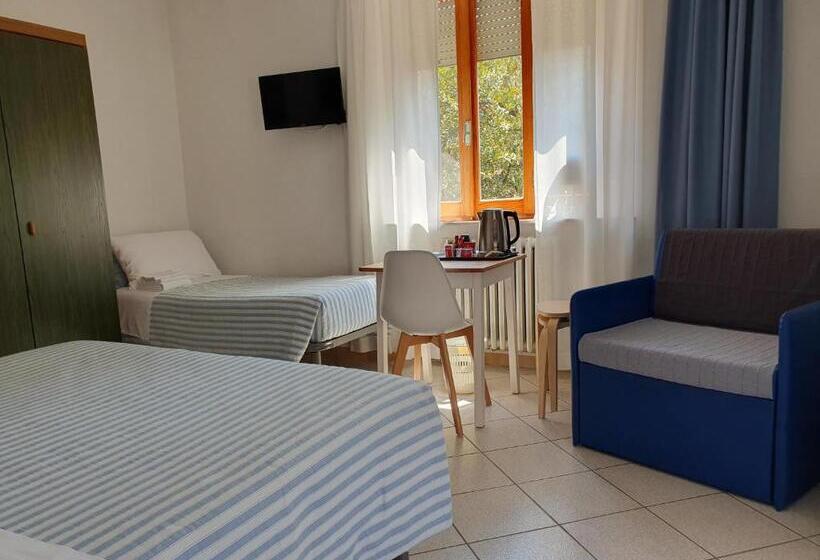 חדר לארבעה סטנדרטי עם מרפסת, Cormorano