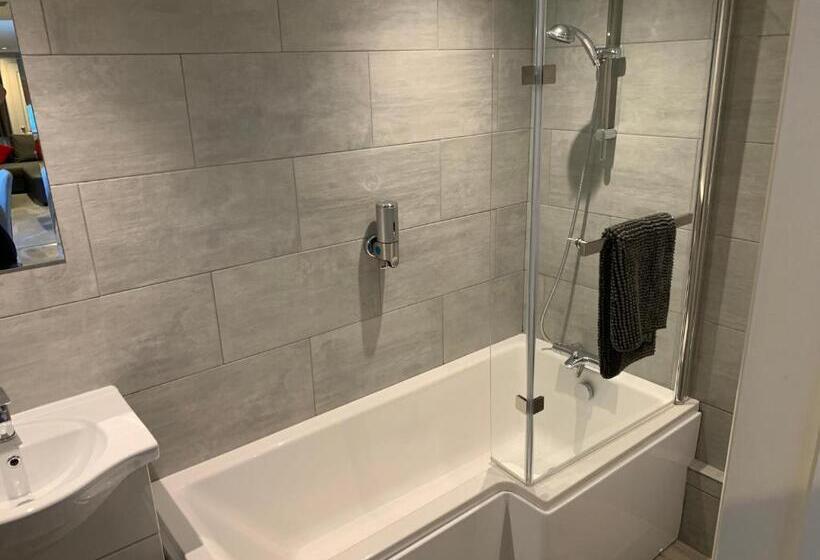 Студия Стандарт, Fornham Guest House