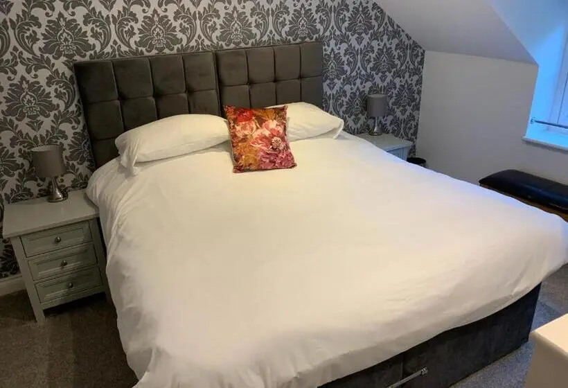 スタンダードスタジオ, Fornham Guest House