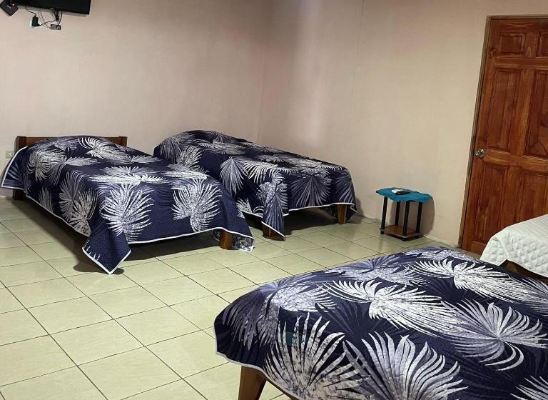 豪华家庭房间, La Cascada