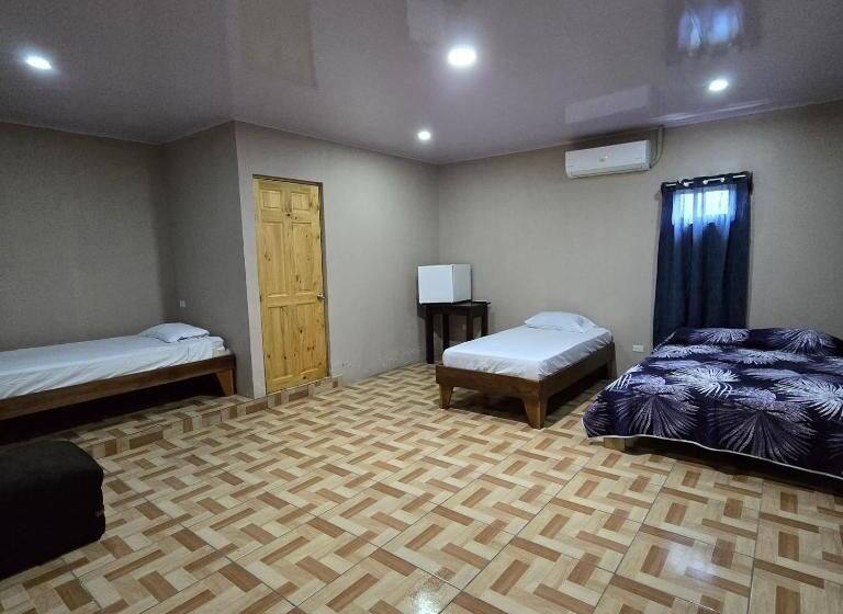 스탠다드 스튜디오, La Cascada