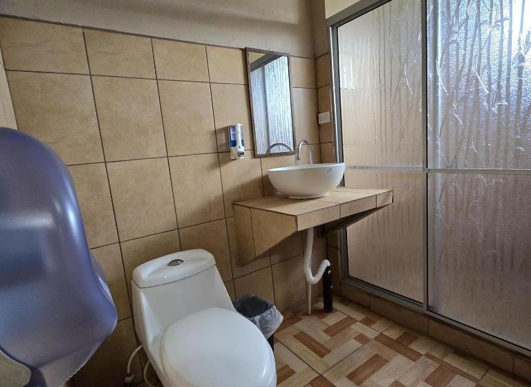 스탠다드 스튜디오, La Cascada