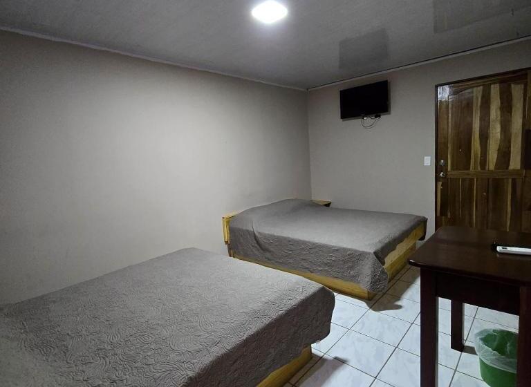 四人标准间, La Cascada