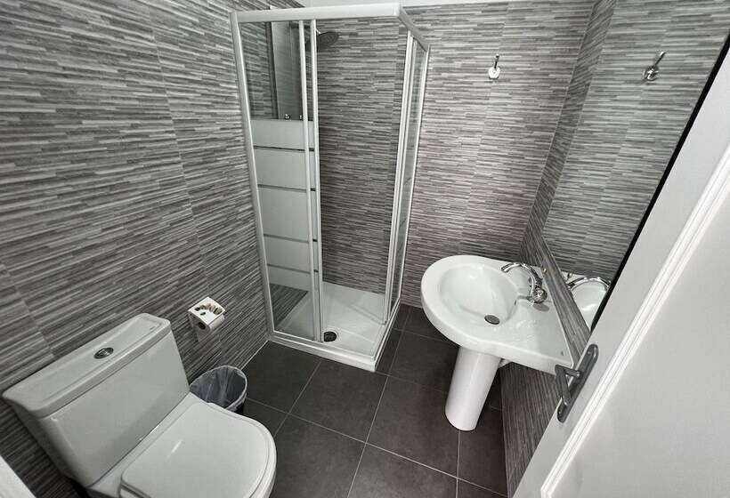 غرفة قياسية ثلاثية, El Jardin De Iris