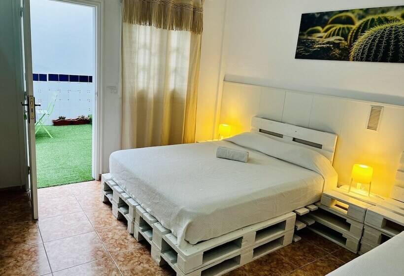 غرفة قياسية ثلاثية, El Jardin De Iris