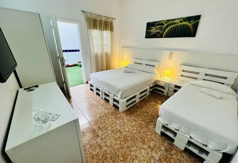 اتاق استاندارد سه نفره, El Jardin De Iris