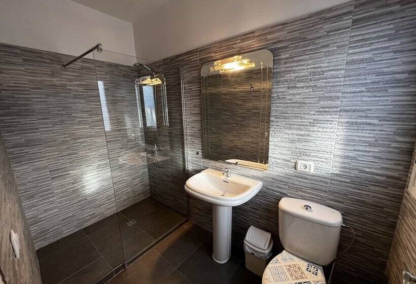 غرفة قياسية, El Jardin De Iris