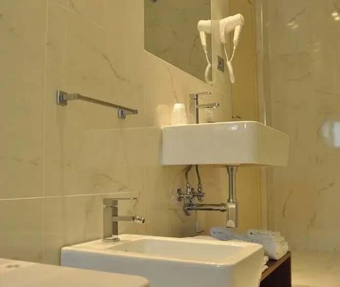 سوییت جونیور, Hnn Luxury Suites
