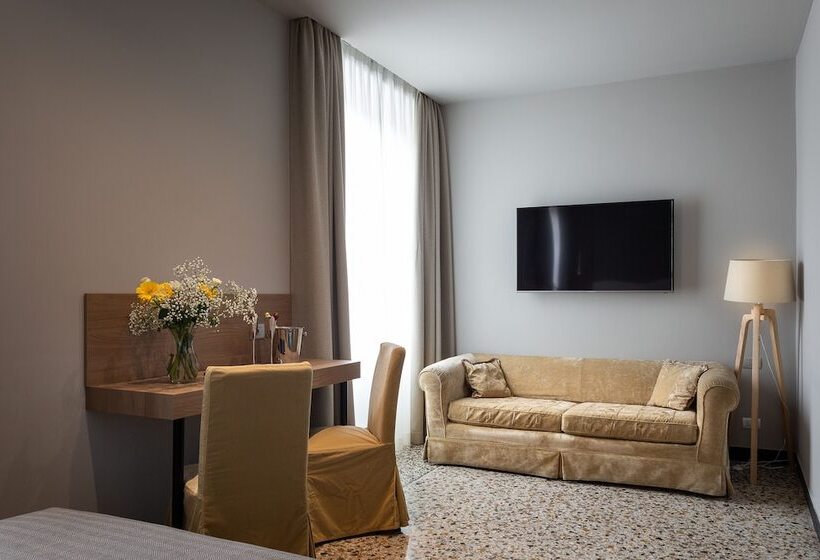 سوییت جونیور, Hnn Luxury Suites