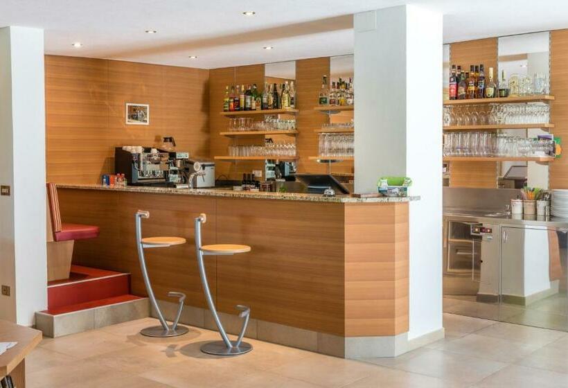 غرفة قياسية مزوَّدة بشُرفة, Untermelz