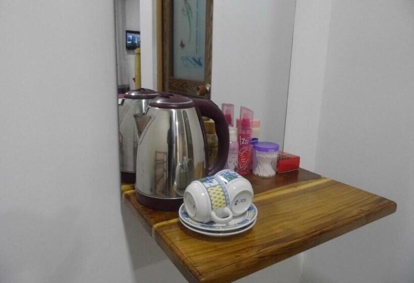 Номер Стандарт Вид на Озеро, Yonan River Face Safari Resort