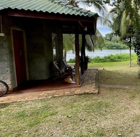 Номер Стандарт Вид на Озеро, Yonan River Face Safari Resort