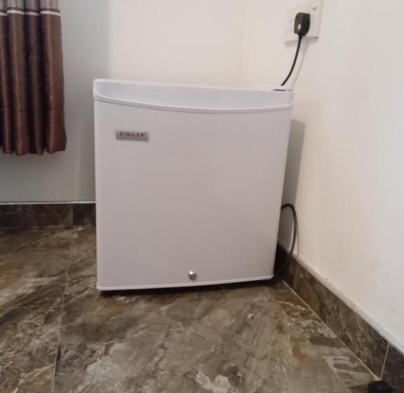 Номер Стандарт Вид на Озеро, Yonan River Face Safari Resort