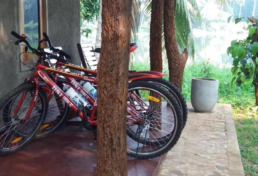 Номер Стандарт Вид на Озеро, Yonan River Face Safari Resort