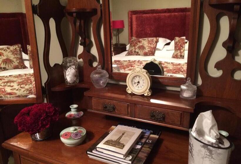 Номер Deluxe, Hurstwood Hall