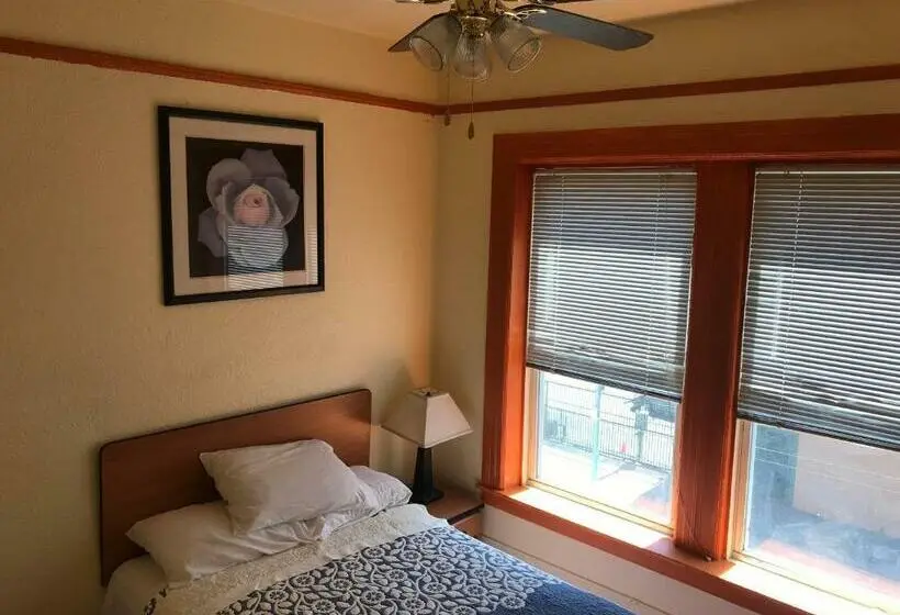 اتاق استاندارد با سرویس بهداشتی مشترک, Boston