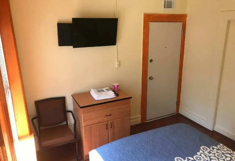 اتاق استاندارد با سرویس بهداشتی مشترک, Boston