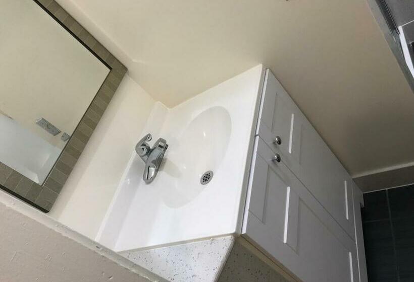 غرفة قياسية, Boston