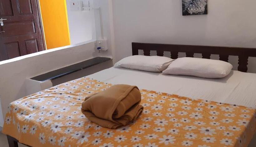 חדר דלוקס, Monsoon