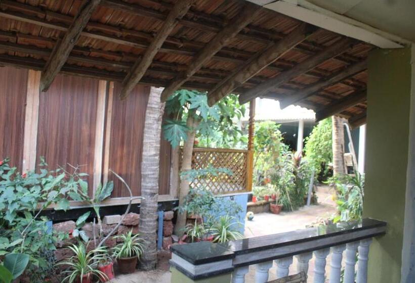 חדר משפתחתי סופריור, Monsoon