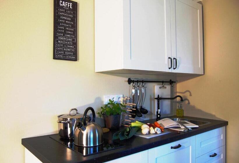 חדר משפחתי, Penzion V Peřině