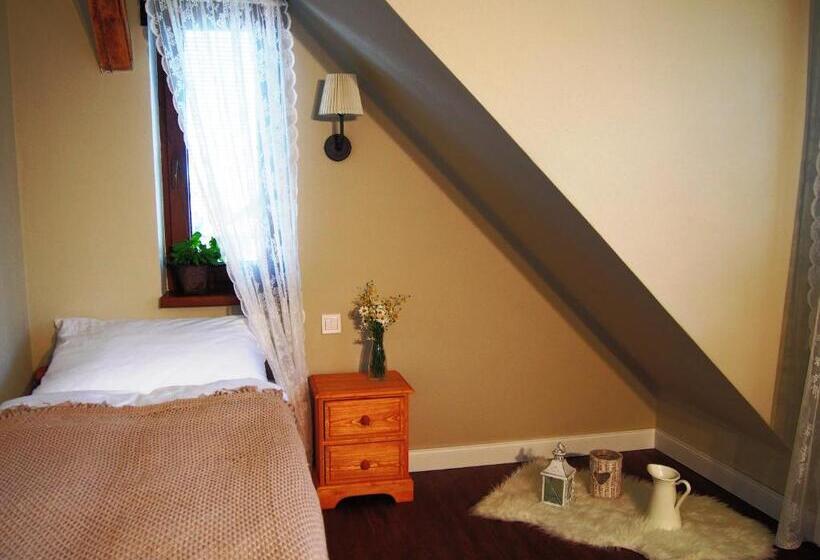 חדר משפחתי, Penzion V Peřině