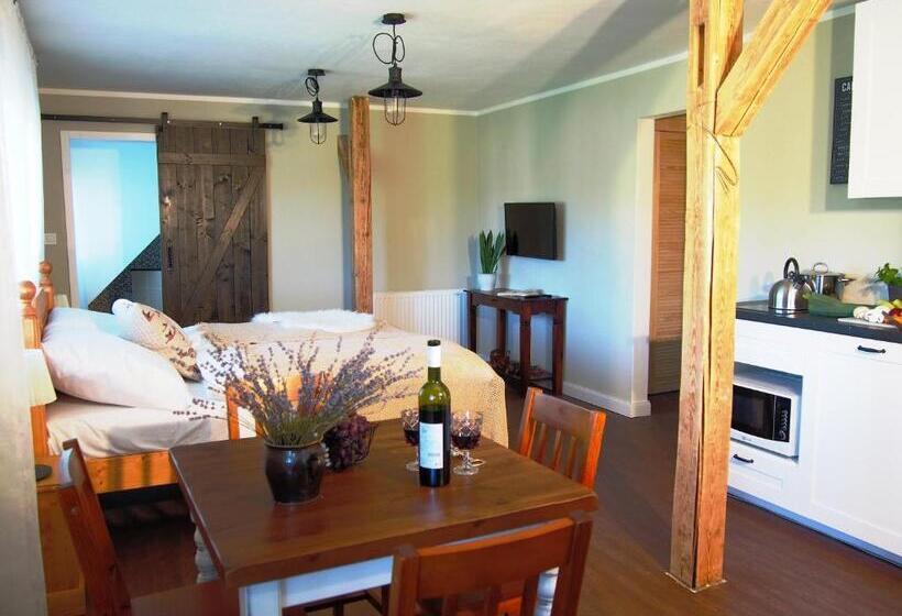 חדר משפחתי, Penzion V Peřině