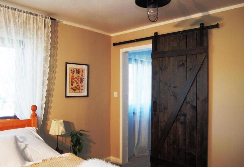 חדר משפחתי, Penzion V Peřině