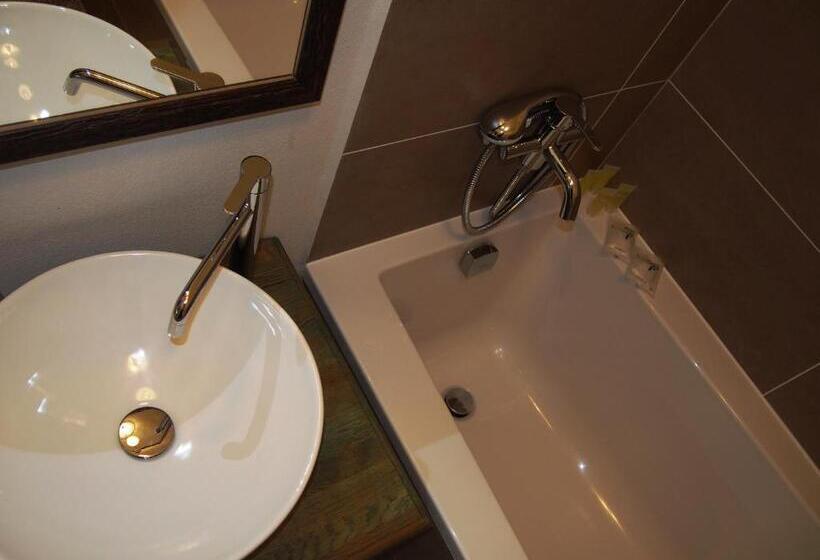 חדר אקונומי, Penzion V Peřině