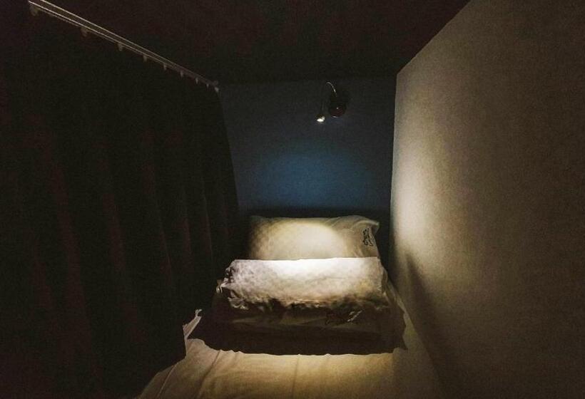 تختخواب در اتاق مشترک, Central Woods