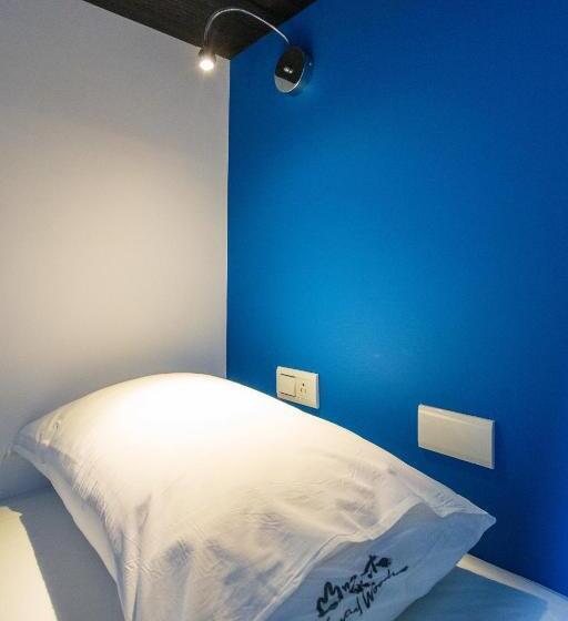 اتاق استاندارد چهارنفره با سرویس بهداشتی مشترک, Central Woods