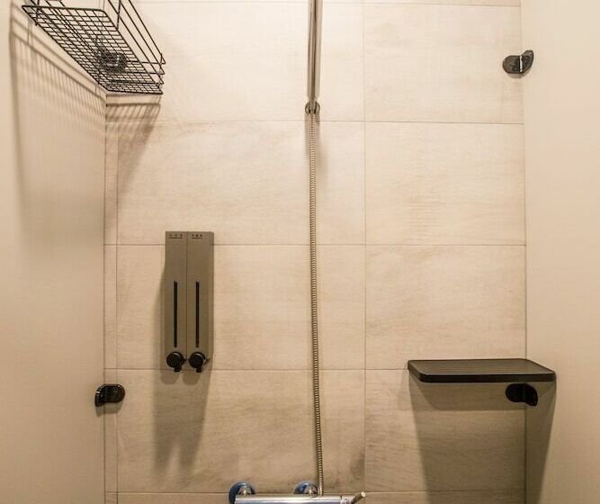 تختخواب در اتاق مشترک, Central Woods