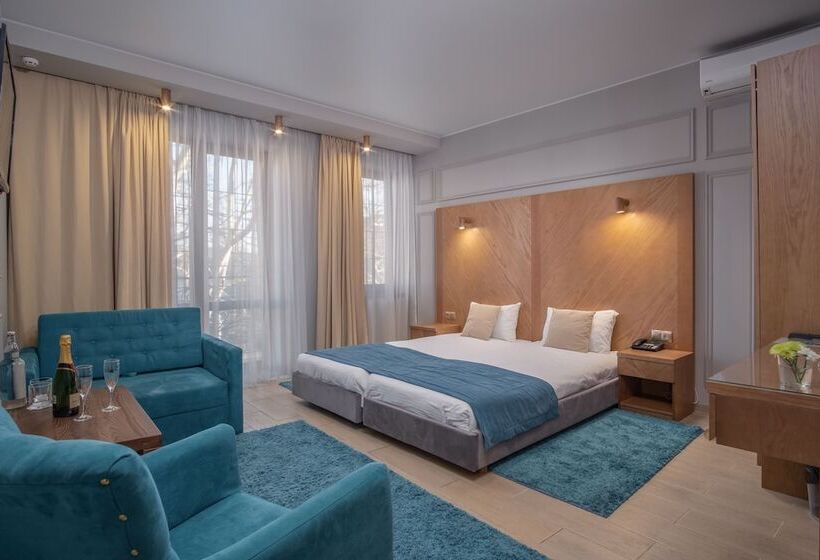 سوییت جونیور با بالکن, Boomerang Boutique