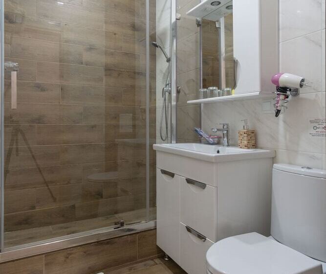 اتاق خانوادگی, Boomerang Boutique