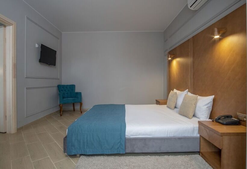 اتاق خانوادگی, Boomerang Boutique