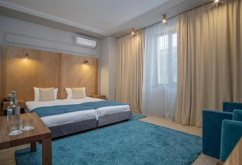 سوییت جونیور, Boomerang Boutique