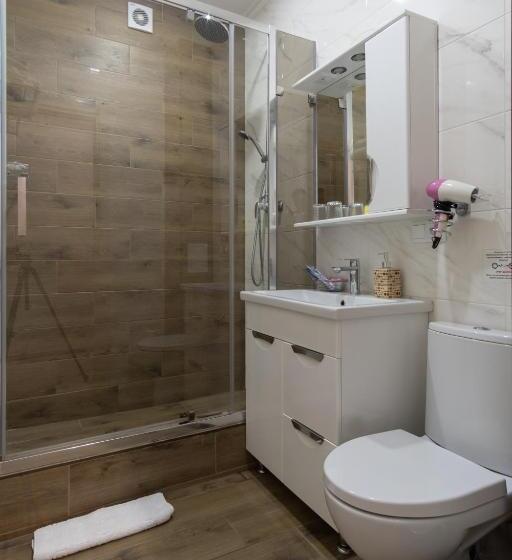 اتاق خانوادگی, Boomerang Boutique