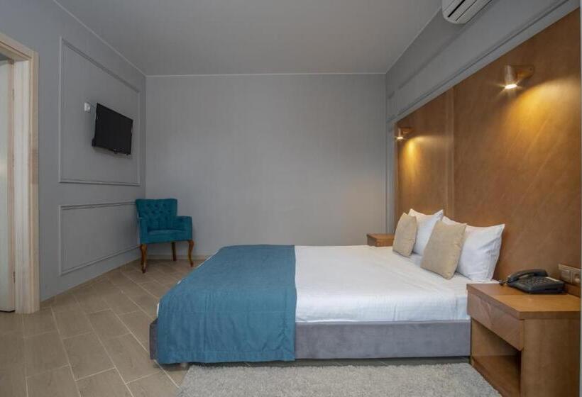 اتاق خانوادگی, Boomerang Boutique