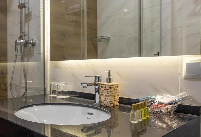 سوییت جونیور با بالکن, Boomerang Boutique