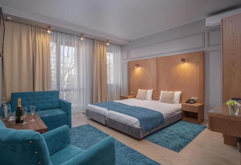 سوییت جونیور با بالکن, Boomerang Boutique