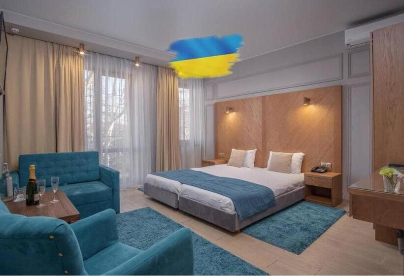 سوییت جونیور با بالکن, Boomerang Boutique